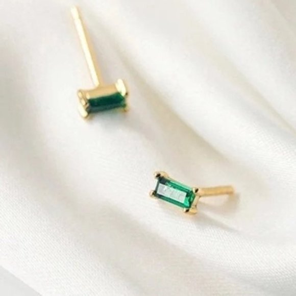 Small Emerald 925 Gold Studs Earrings - EOS002 Gold - Picture 3 of 11